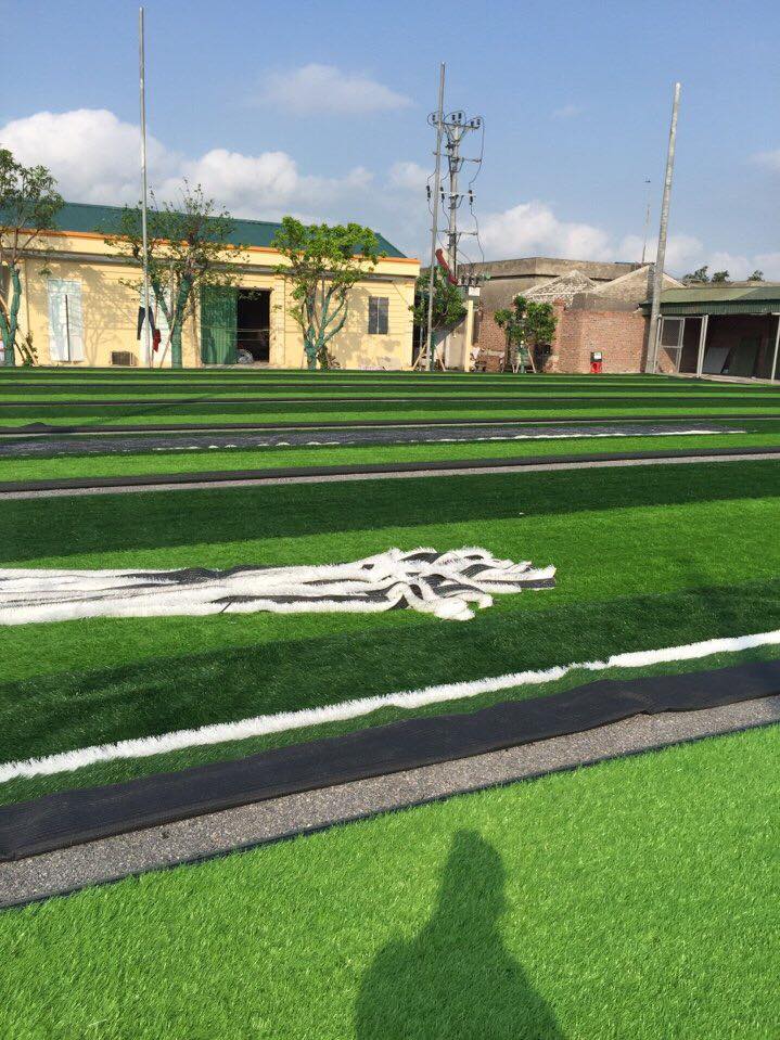 mua thảm cỏ nhân tạo sân bóng đá
