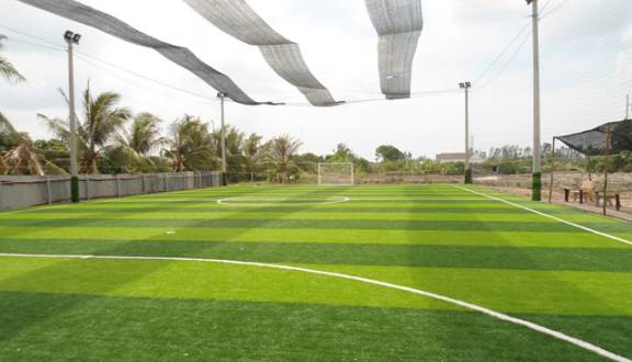 mẫu sân bóng đá cỏ nhân tạo hoàn thiện