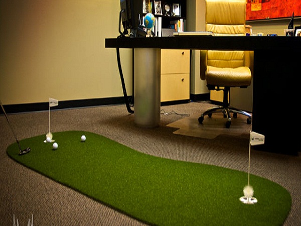 sân golf cỏ nhân tạo mini trong nhà